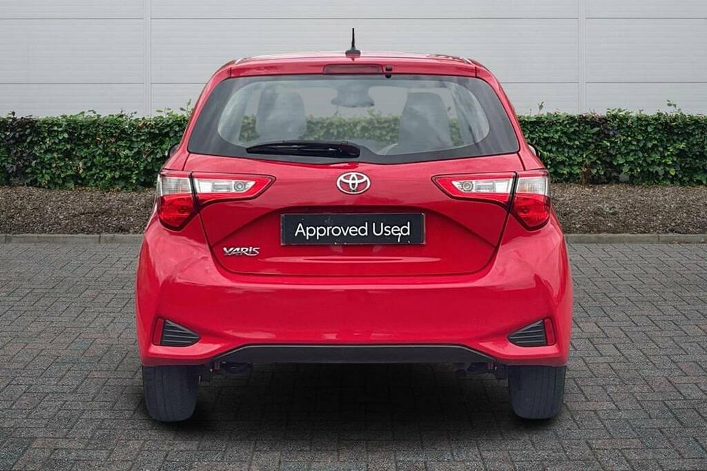 Toyota Yaris 1.5 Vvt-i Icon Tech VK18CXX Red #4