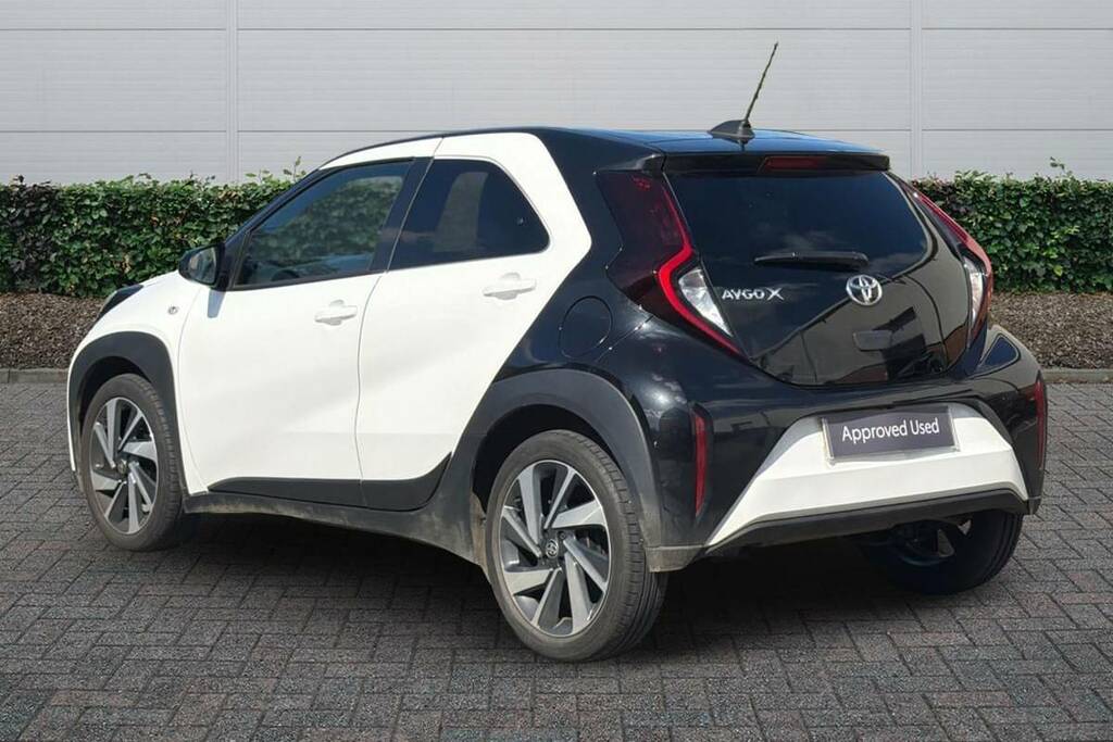 Toyota Aygo X 1.0 Vvt-i Edge BP24WZT White #2