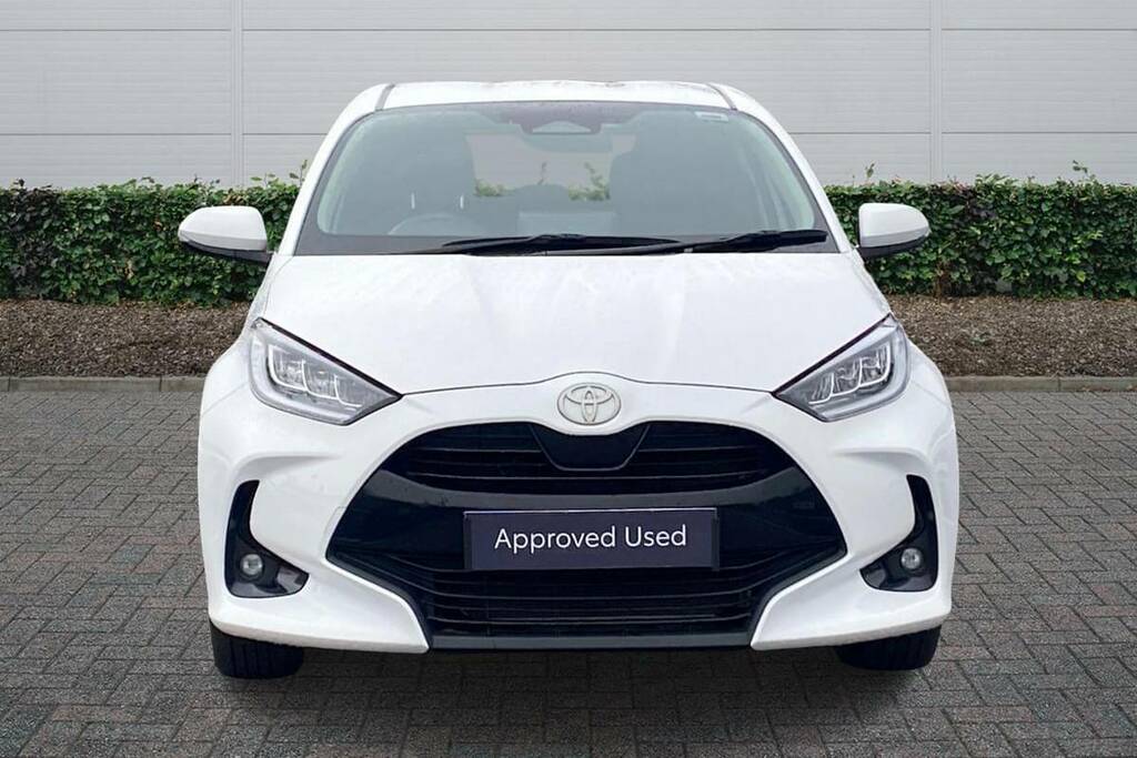 Toyota Yaris 1.5 Hybrid Design Cvt KY74YXG White #3