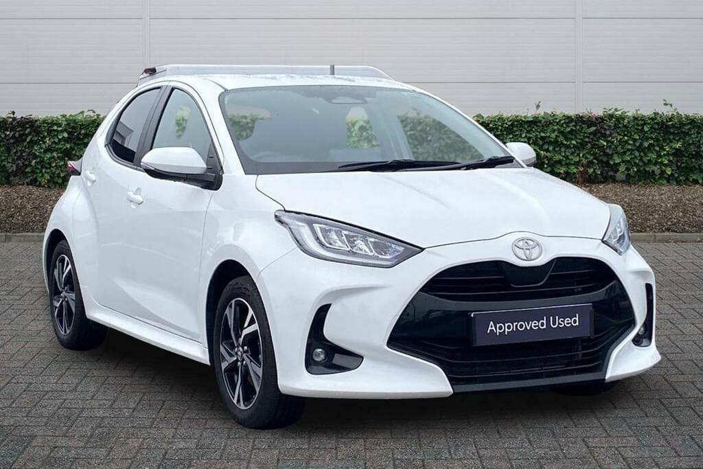 Toyota Yaris 1.5 Hybrid Design Cvt White