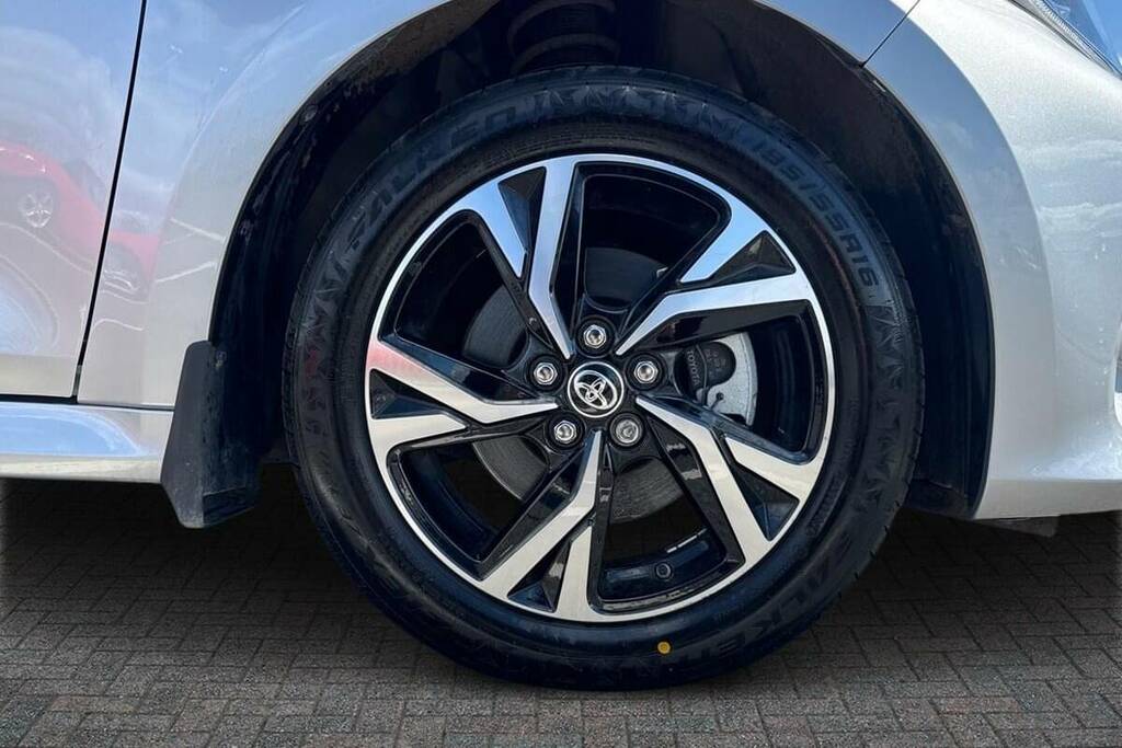 Toyota Yaris 1.5 Hybrid Design Cvt FY25XVX Silver #6