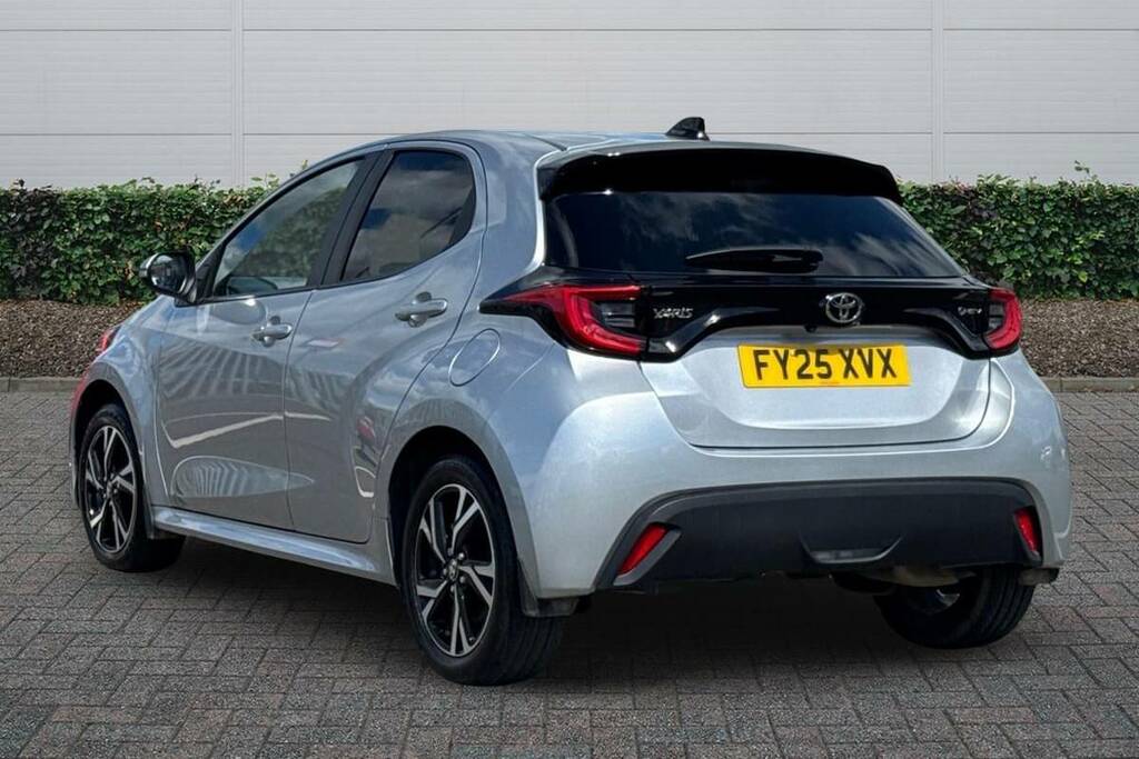 Toyota Yaris 1.5 Hybrid Design Cvt FY25XVX Silver #2