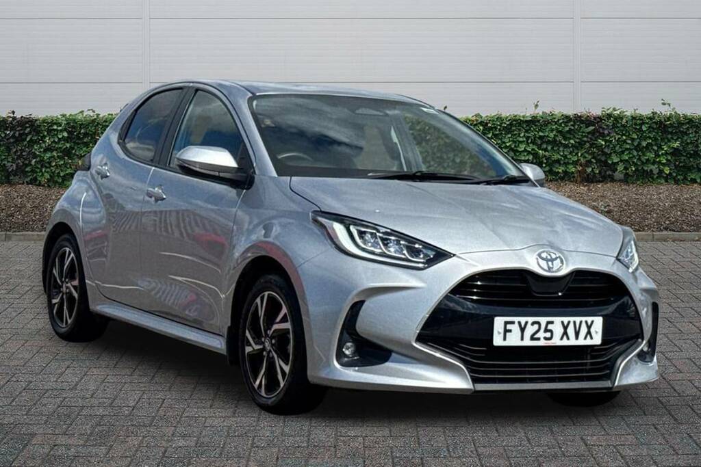 Toyota Yaris 1.5 Hybrid Design Cvt Silver