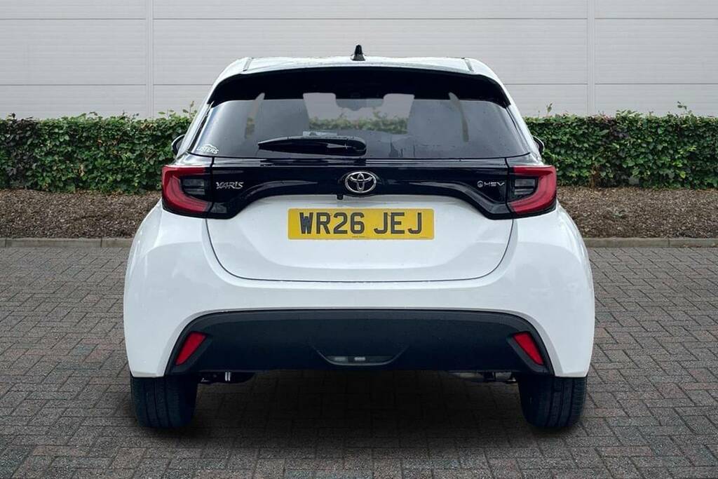 Toyota Yaris 1.5 Hybrid Design Cvt WR26JEJ White #4
