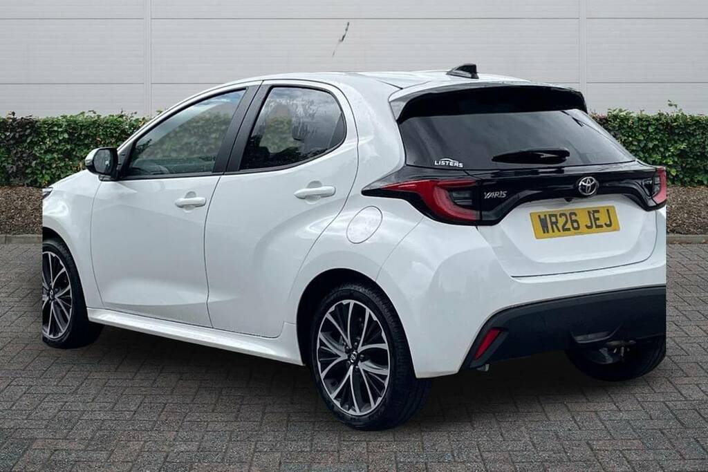 Toyota Yaris 1.5 Hybrid Design Cvt WR26JEJ White #2