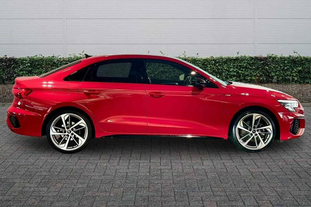 Audi A3 35 Tfsi Black Edition S Tronic WJ73HKN Red #4