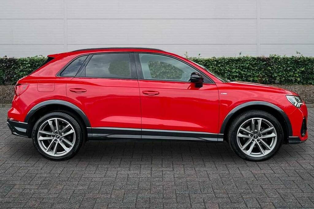 Audi Q3 35 Tdi Black Edition S Tronic MT72OJC Red #4