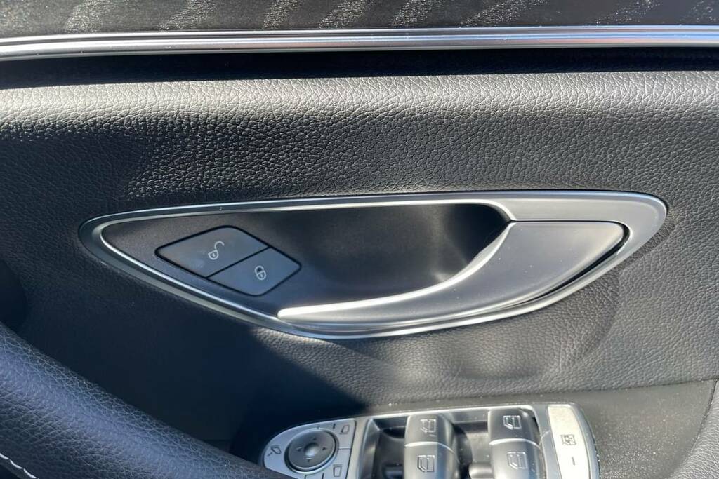 Mercedes-Benz E Class E300d 4Matic Amg Line 9G-tronic YW23OSL Black #6