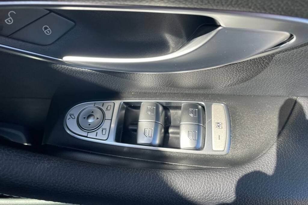 Mercedes-Benz E Class E300d 4Matic Amg Line 9G-tronic YW23OSL Black #5