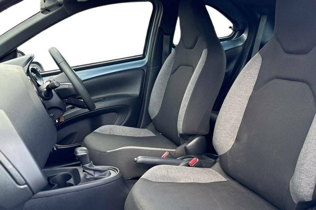 Toyota Aygo X 1.0 Vvt-i Pure GX25ZMU Grey #6