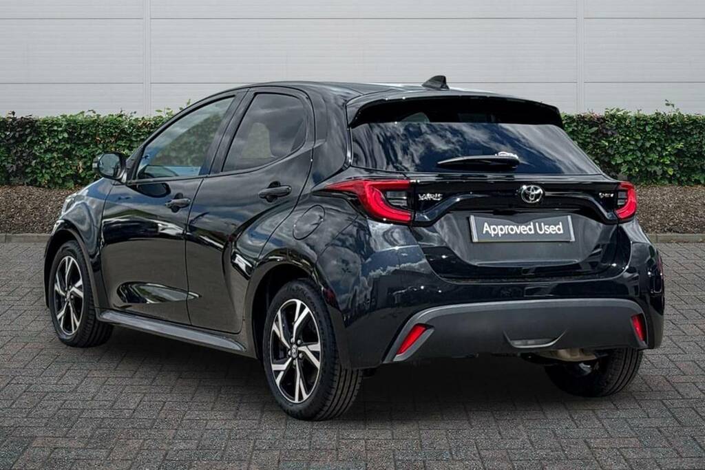 Toyota Yaris 1.5 Hybrid Design Cvt Black