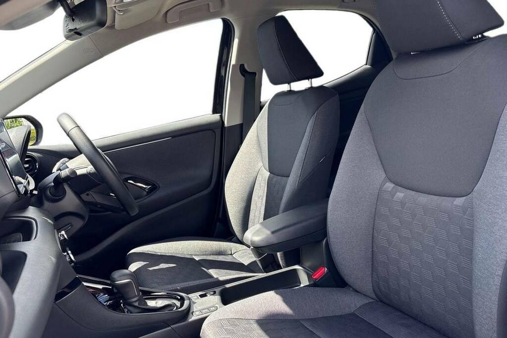 Toyota Yaris 1.5 Hybrid Design Cvt FG25ERV Black #6