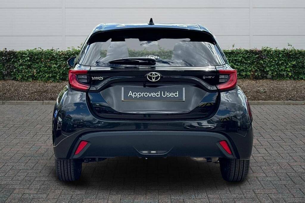 Toyota Yaris 1.5 Hybrid Design Cvt FG25ERV Black #3