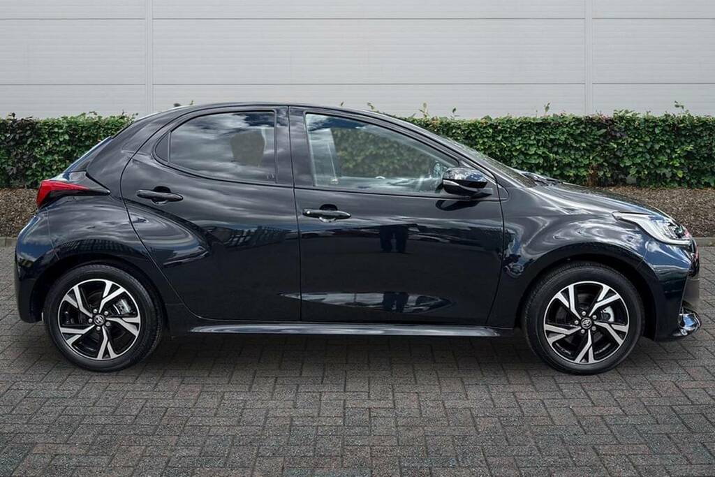 Toyota Yaris 1.5 Hybrid Design Cvt FG25ERV Black #4