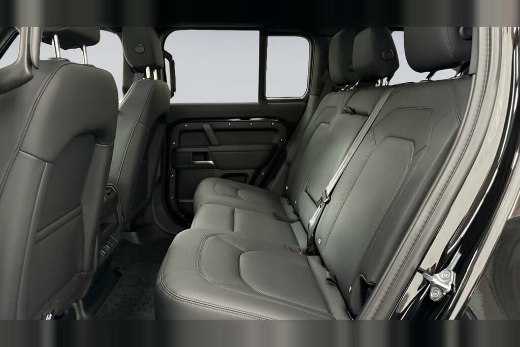 Land Rover Defender 110 2.0 P300e X-dynamic Se 110 BN26XSM Black #4