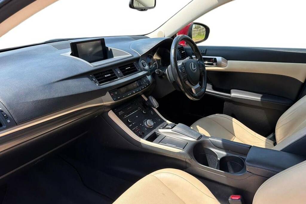 Lexus CT 200H 1.8 Premier Cvt VA17GXP Red #5