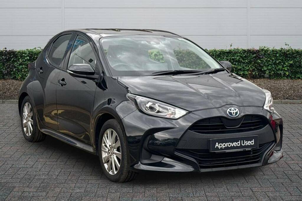Toyota Yaris 1.5 Hybrid Icon Cvt Black
