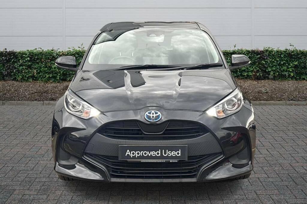 Toyota Yaris 1.5 Hybrid Icon Cvt LP73UPJ Black #3