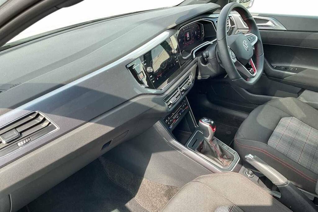 Volkswagen Polo 2.0 Tsi Gti Dsg VO25RFE White #2