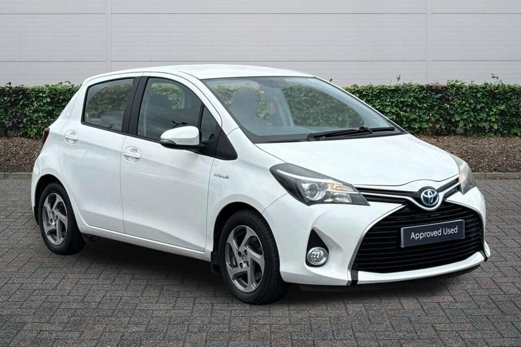 Toyota Yaris 1.5 Hybrid Icon Cvt White