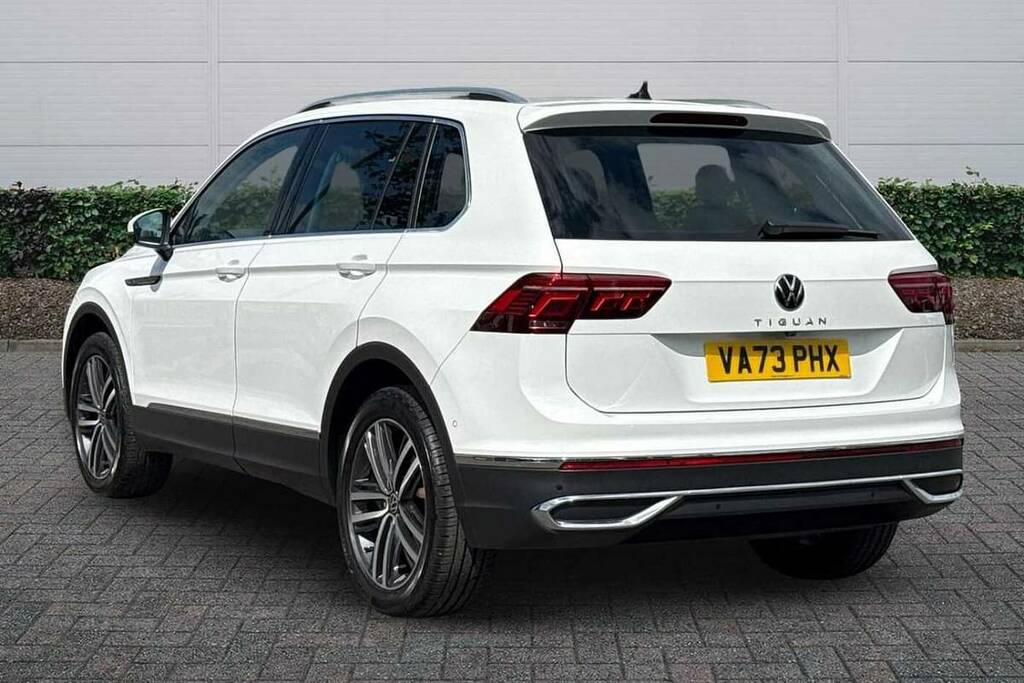 Volkswagen Tiguan 1.5 Tsi 150 Elegance Dsg VA73PHX White #3