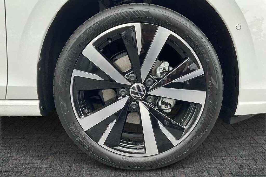 Volkswagen Golf 1.5 Tsi 150 Match VU26CUV White #4
