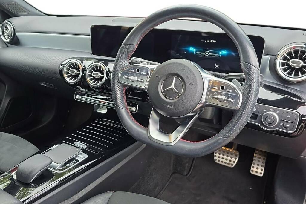Mercedes-Benz A Class A200 Amg Line Premium VX68VOK Red #4