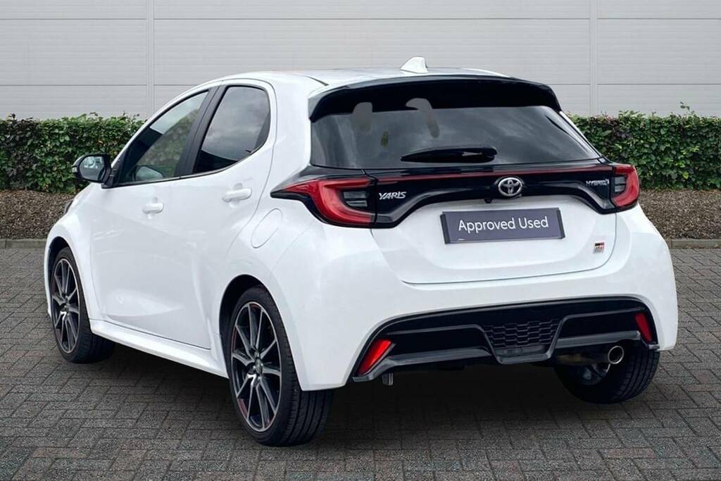 Toyota Yaris 1.5 Hybrid Gr Sport Cvt BP73JMV White #2