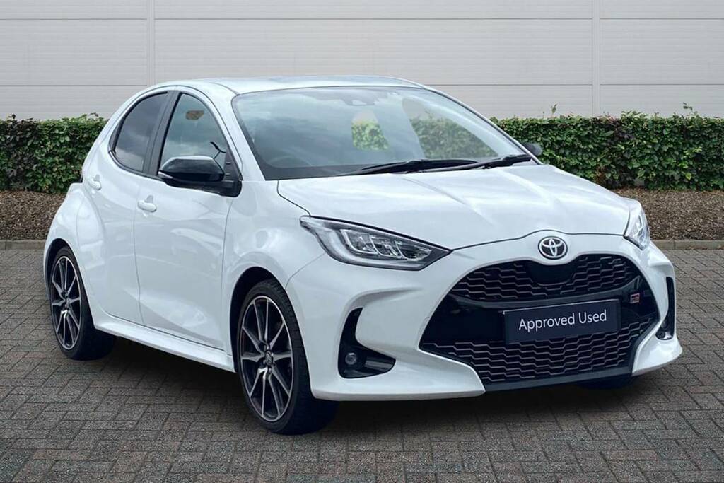 Toyota Yaris 1.5 Hybrid Gr Sport Cvt White