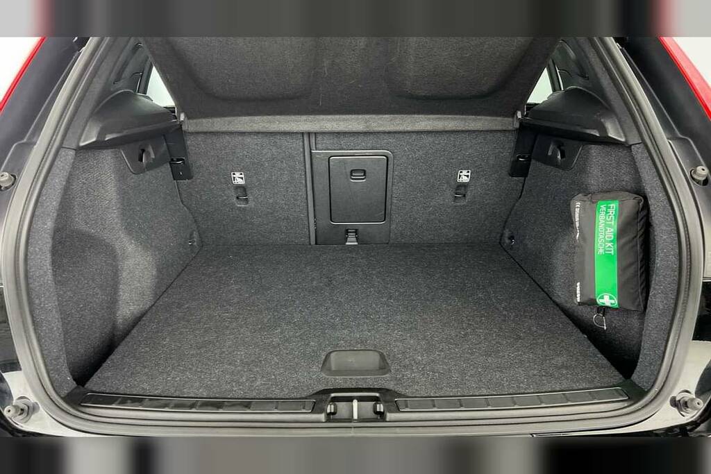 Volvo XC40 2.0 B3p Core WD72GGU Black #5