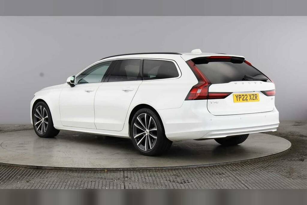 Volvo V90 2.0 B4p Momentum White #2