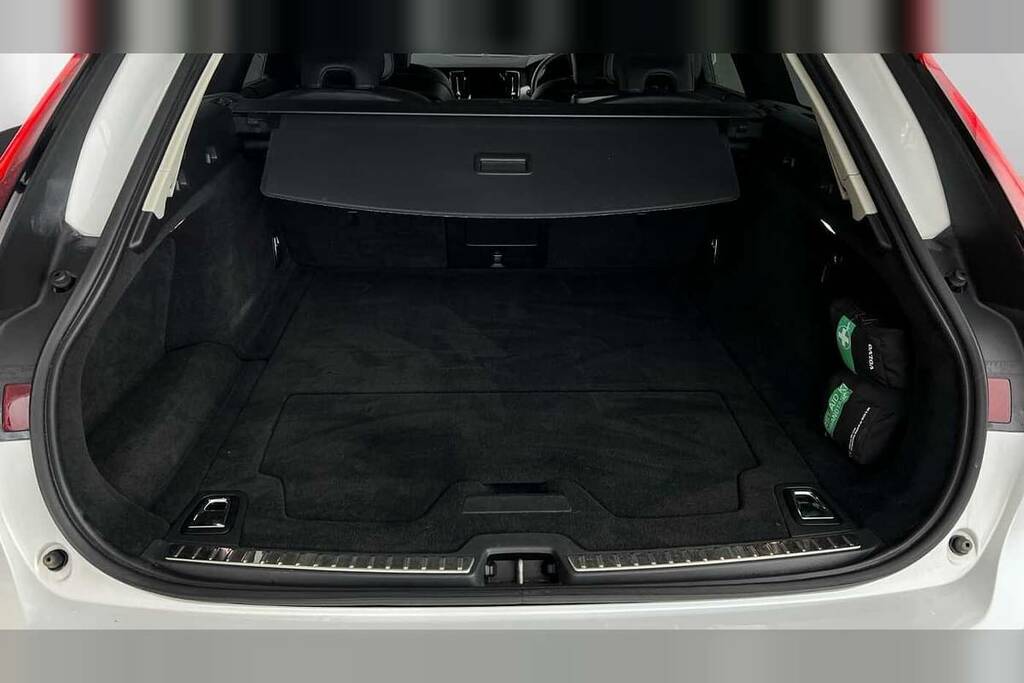 Volvo V90 2.0 B4p Momentum White #5