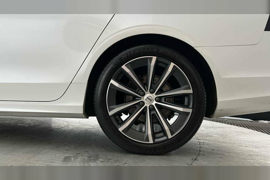 Volvo V90 2.0 B4p Momentum White #4