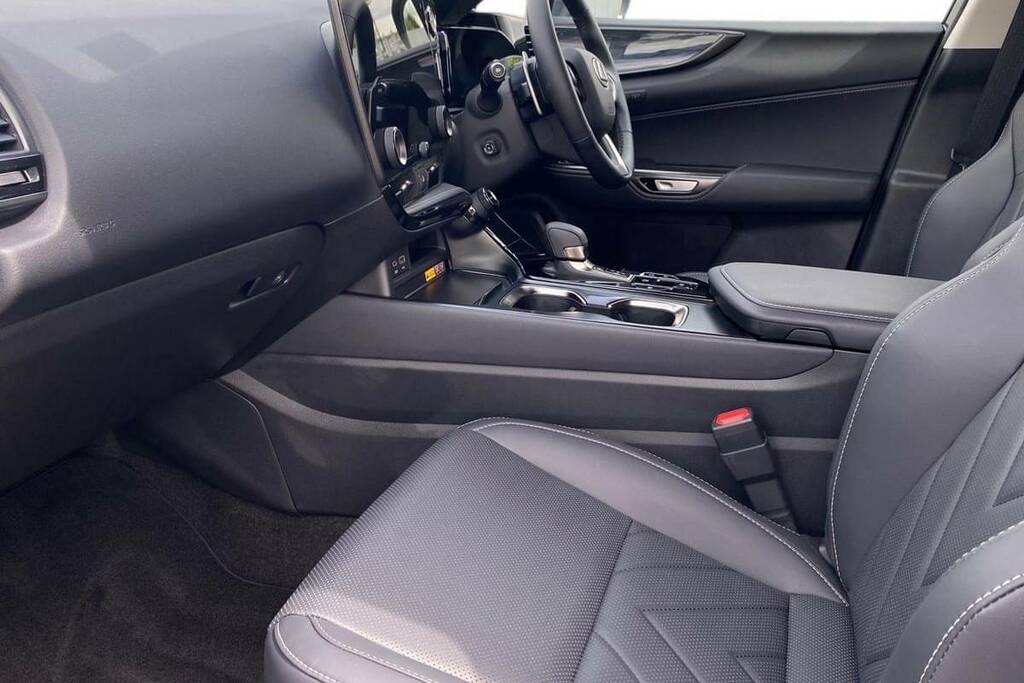 Lexus NX 350H 197 Premium Plus E-cvt FV26KBE #3