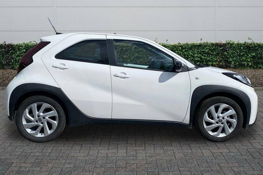 Toyota Aygo X 1.0 Vvt-i Pure WN75HWD White #5