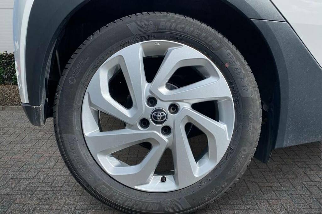 Toyota Aygo X 1.0 Vvt-i Pure WN75HWD White #6