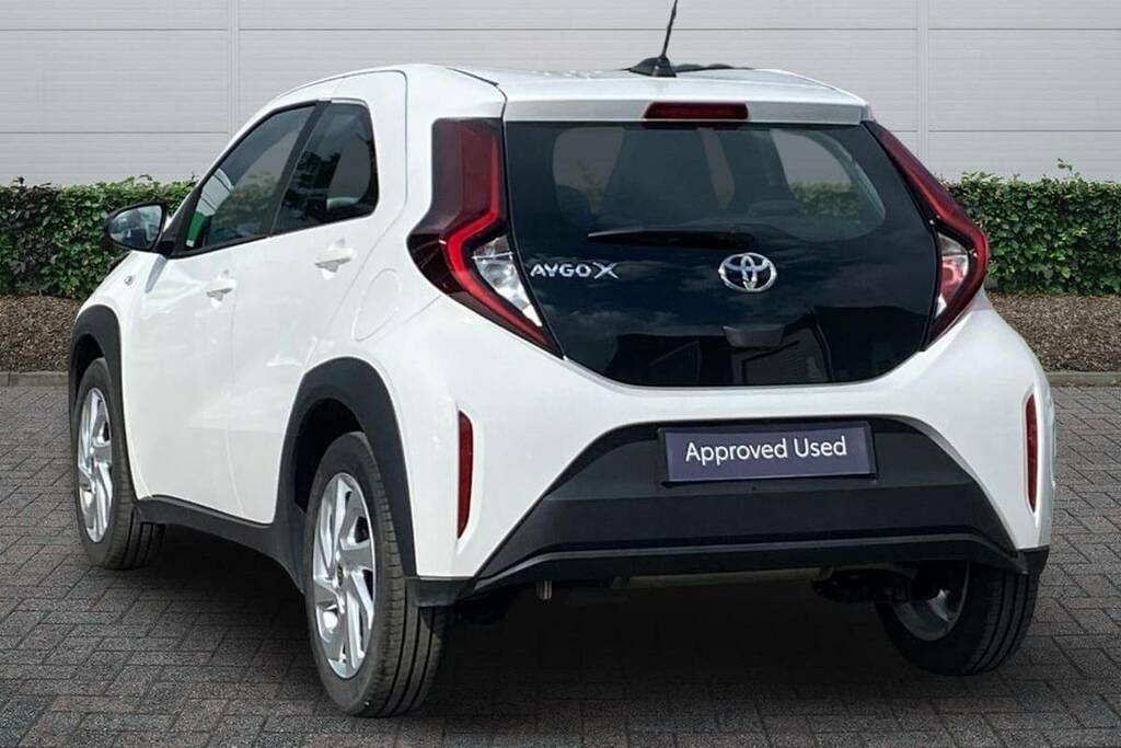 Toyota Aygo X 1.0 Vvt-i Pure WN75HWD White #2