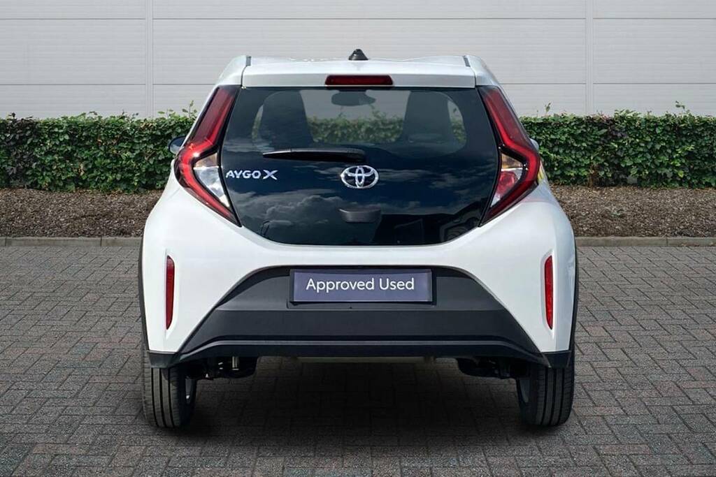 Toyota Aygo X 1.0 Vvt-i Pure WN75HWD White #4