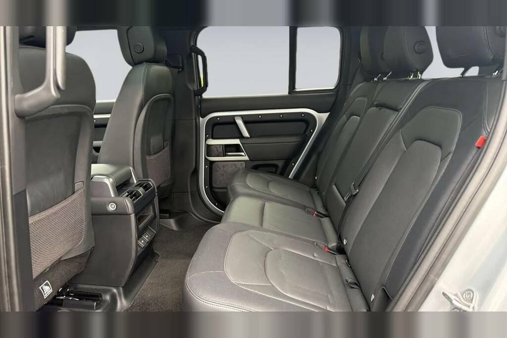 Land Rover Defender 110 3.0 D300 X-dynamic Hse 110 VO23LKG Silver #4