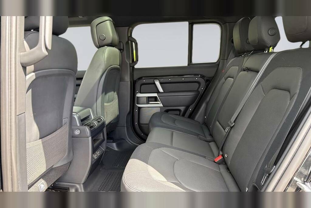 Land Rover Defender 110 3.0 D300 X-dynamic Hse 110 VO73WFL Black #4