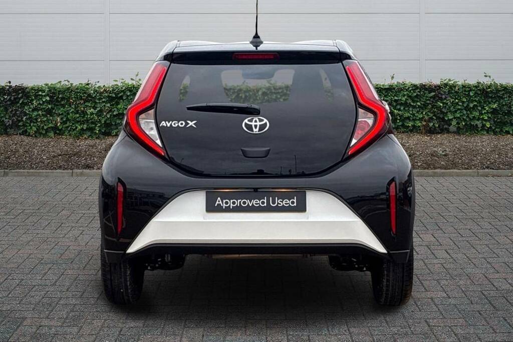 Toyota Aygo X 1.0 Vvt-i Edge BJ75UHG White #4