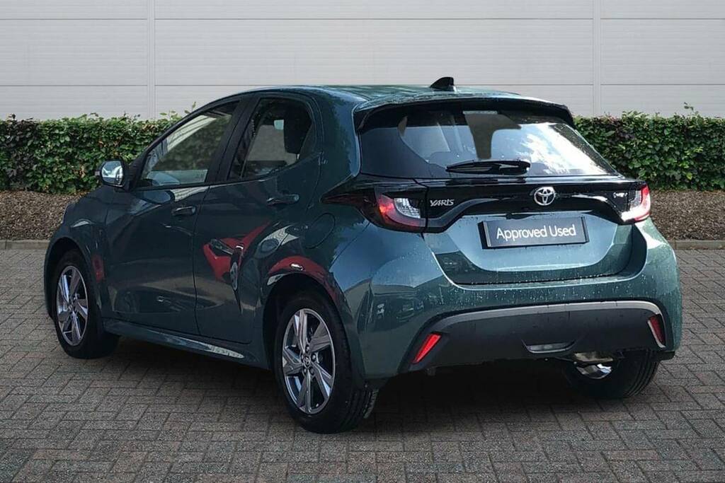 Toyota Yaris 1.5 Hybrid Icon Cvt VK26UEM Green #2