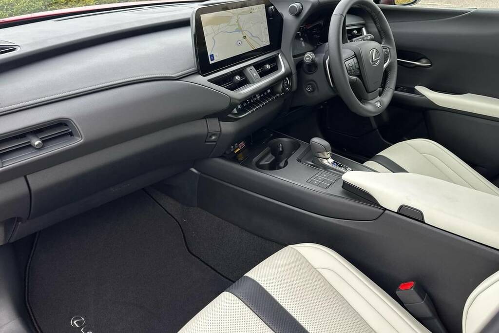 Lexus UX 300H 2.0 F-sport Cvt #2