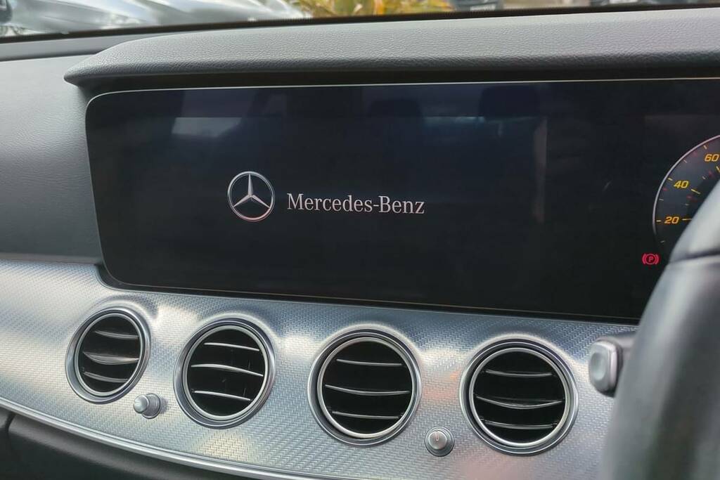 Mercedes-Benz E Class E220d Se 9G-tronic FV19VWJ Black #3