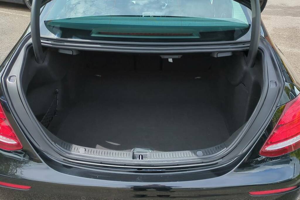 Mercedes-Benz E Class E220d Se 9G-tronic FV19VWJ Black #2