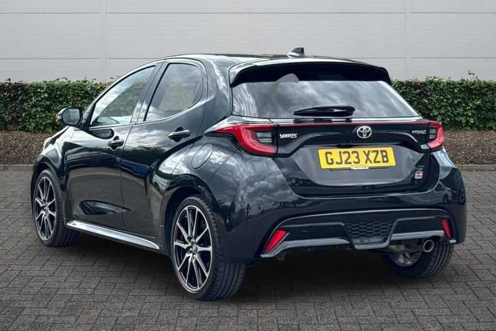 Toyota Yaris 1.5 Hybrid Gr Sport Cvt GJ23XZB Black #2
