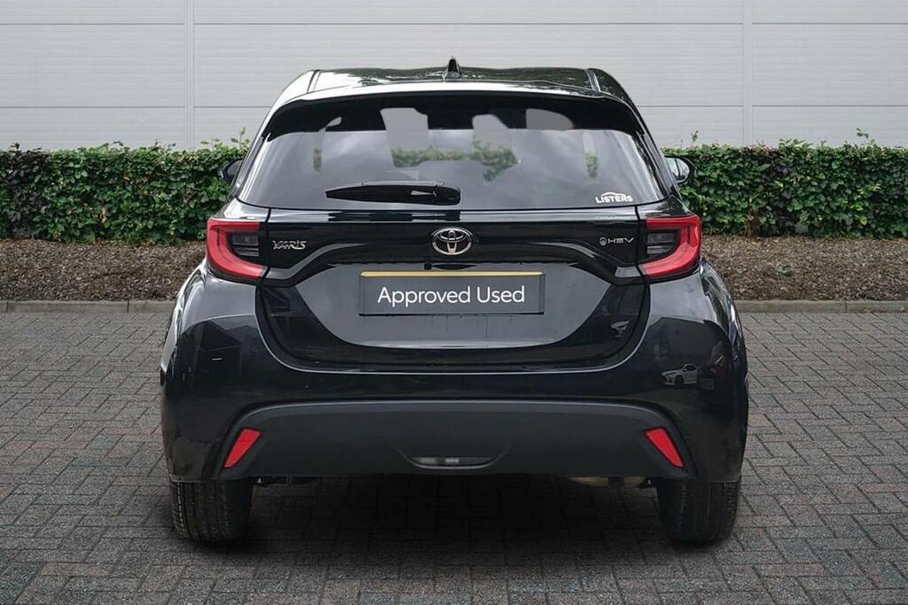 Toyota Yaris 1.5 Hybrid Design Cvt FG25ETX Black #4