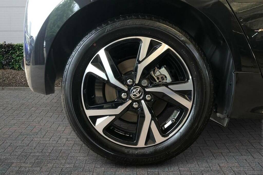 Toyota Yaris 1.5 Hybrid Design Cvt FG25ETX Black #6