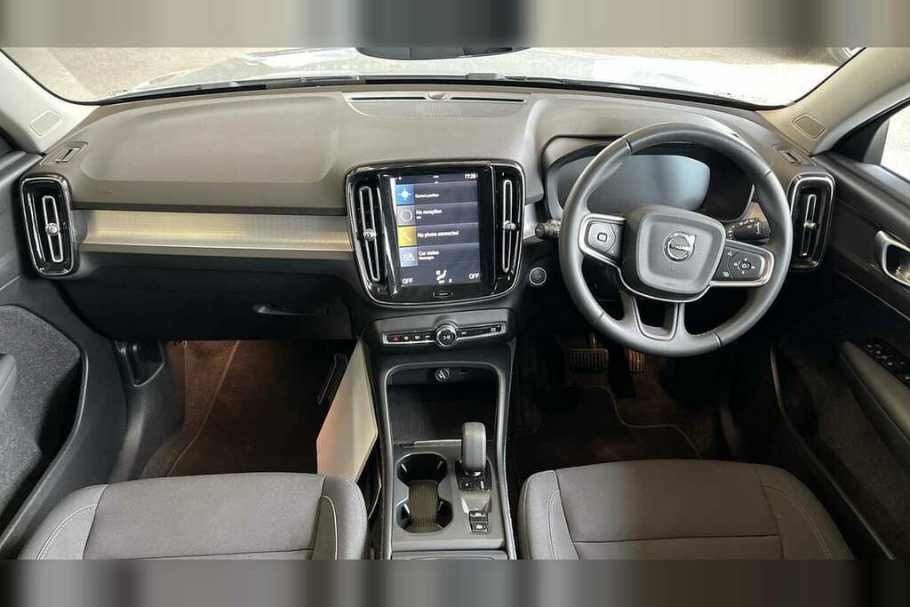Volvo XC40 1.5 T3 163 Momentum Geartronic DE22RYJ Silver #5