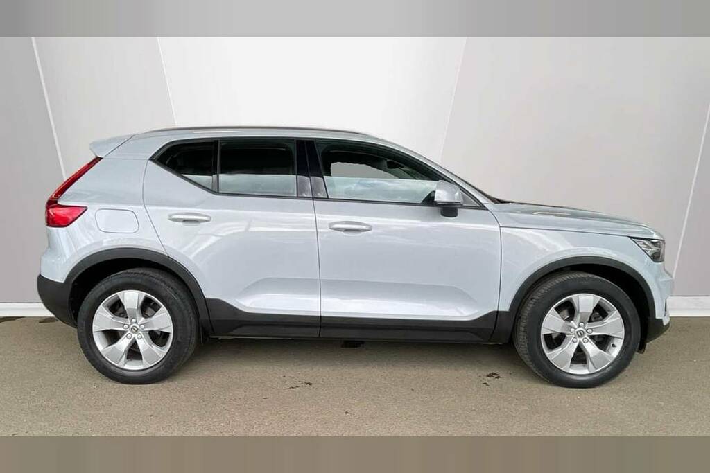 Volvo XC40 1.5 T3 163 Momentum Geartronic DE22RYJ Silver #3